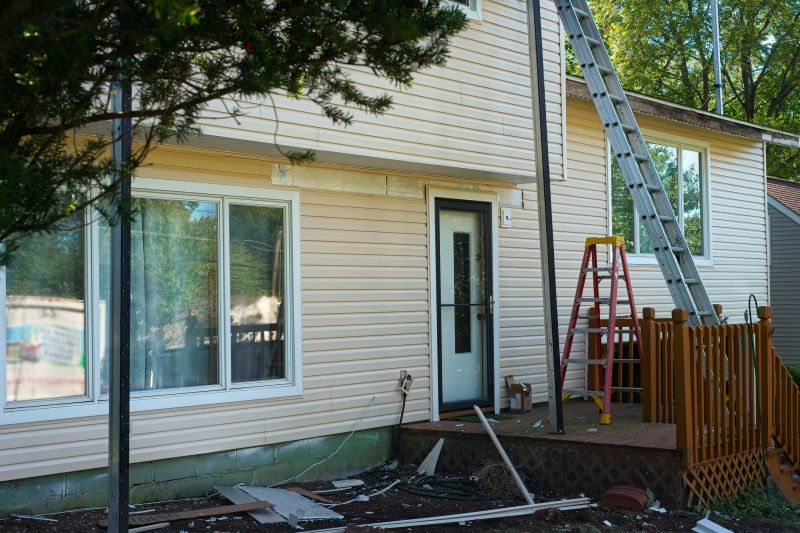 Vinyl Siding Repair Expert Image 2